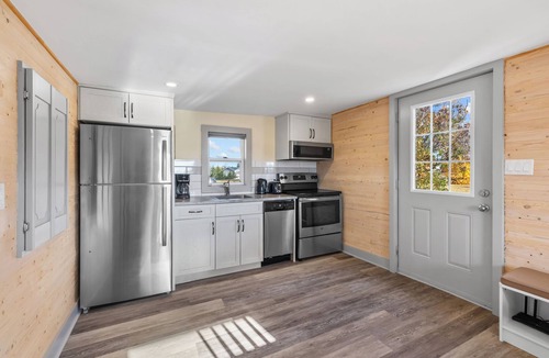 Oyster Bed Cabin | Cozy Cabin in Oyster Bed Bridge - Minutes to beaches and golf courses!