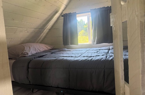 Algonquin Highlands Cabin | Cozy cedar log cabin in the highlands