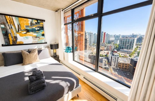 Gastown Apartment | Cozy City Stay Downtown Vancouver
