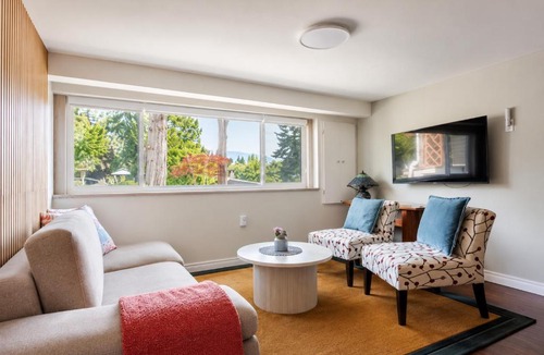 Port Moody Villa | Cozy Coastal Retreat Close to Beach Park