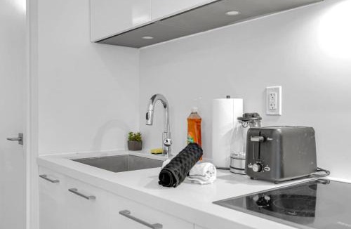 Bloor-Yorkville Apartment | Cozy Condo Near Restaurant TTC