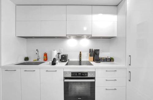 Bloor-Yorkville Apartment | Cozy Condo Near Restaurant TTC