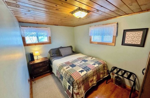 Munising Cottage | Cozy Cottage in Town! Near Pictured Rocks!