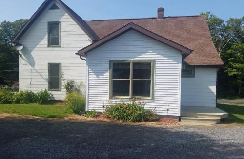 Fredonia House | Cozy Country Farm Stay