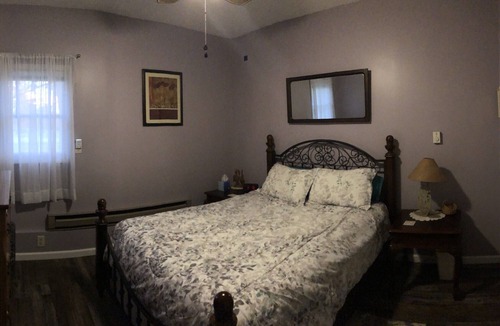 Kingsville House | Cozy Country Retreat Near SPIRE, Wineries & Ashtabula Harbor. Fisherman welcome