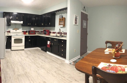 Kingsville House | Cozy Country Retreat Near SPIRE, Wineries & Ashtabula Harbor. Fisherman welcome