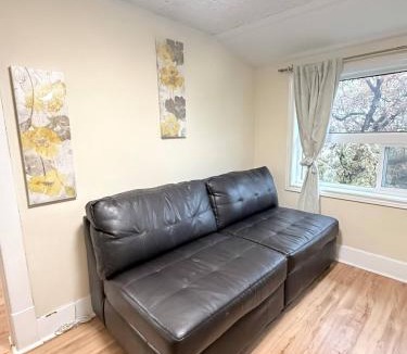Winnipeg Apartment | Cozy Duplex 2nd floor suite