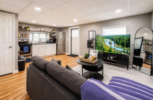 Syracuse House | Cozy Eastwood Guesthouse,Private, Convenient, Comfortable