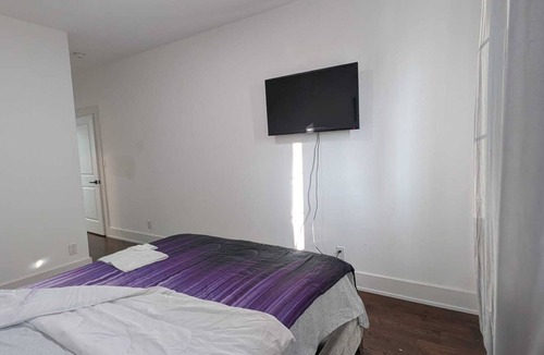 Durham Region House | Cozy Ensuite Room in Oshawa