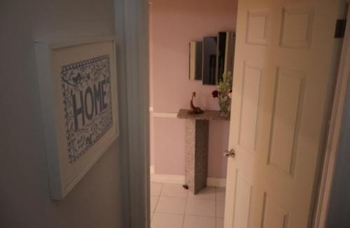 Markham House | Cozy Family Suite, entire place with two beds, pravite washroom and kitchen