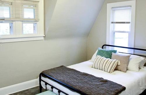 Fairview Park House | Cozy farmhouse style home walkable to restaurants
