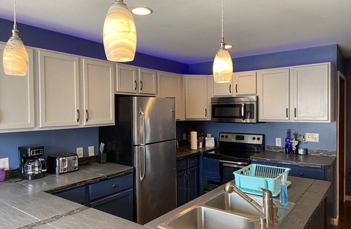 Bay View Apartment | Cozy "FROG" Apartment nestled in Bay View
