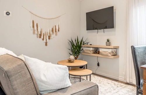 Innisfil Cottage | Cozy Golden Golfside Retreat by the Lake