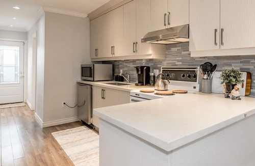 Innisfil Cottage | Cozy Golden Golfside Retreat by the Lake