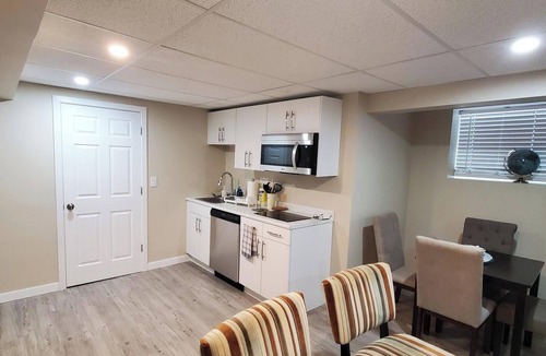 Fort Gary House | Cozy Home in Heart of Bridgwater, Winnipeg - Home away from home!