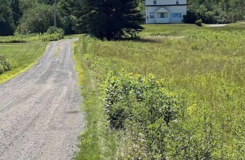 Whiting House | Cozy house with large fields, firepit and plenty of parking