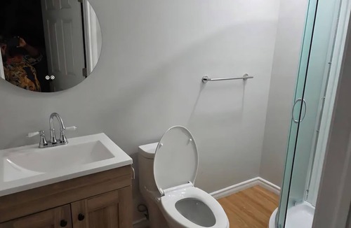 Ottawa Division House | Cozy Inlaw Suite 15 mins drive to the Airport