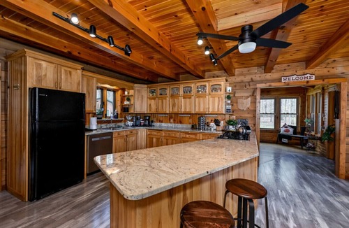 Kinsman Cabin | Cozy Kinsman Cabin in the woods w/Hot Tub