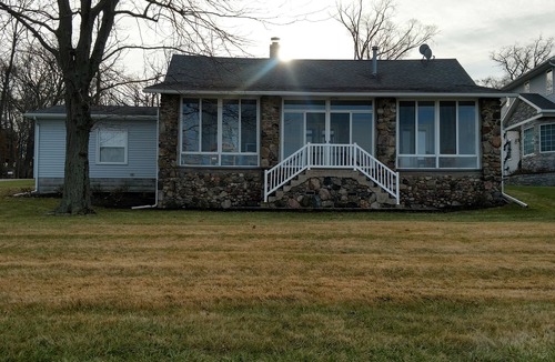 Gypsum House | Cozy lake front home is waiting for you!