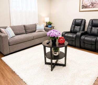 Brantford Apartment | Cozy Luxury Stay, WiFi and Fully Equipped