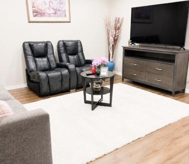 Brantford Apartment | Cozy Luxury Stay, WiFi and Fully Equipped
