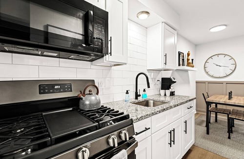 Mount Clemens Apartment | Cozy Modern 1BR Close to Downtown