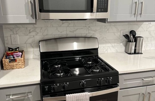 Historic Downtown Apartment | Cozy Modern Studio Apartment