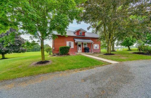 Geneva House | Cozy New York Farmhouse w/Porch, Grill & Fire Pit