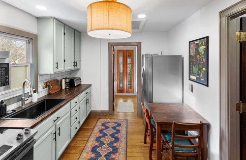 Hyde Park Apartment | Cozy on Kendall