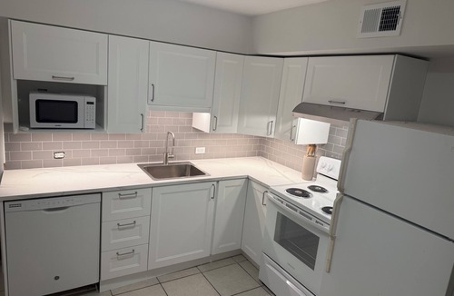 Northwest Calgary House | Cozy Parkdale escape - 2BDR near foothills hospital