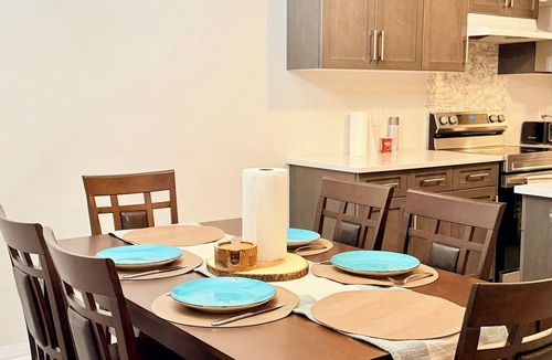 Fonthill House | Cozy, pet friendly retreat close to Niagara Falls | sleeps 8
