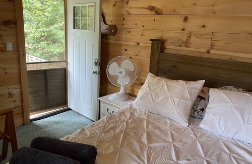 Dysart et al Cottage | Cozy Pines Waterfront Cottage