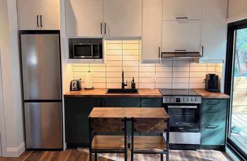 Harwood House | Cozy Private Cabin in Toronto w/Free Parking
