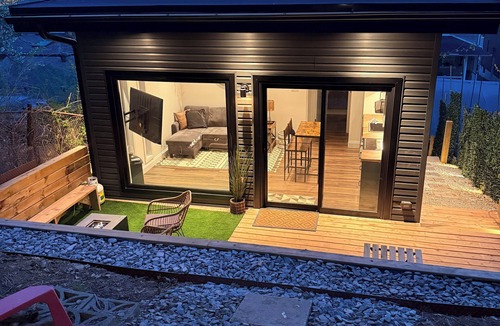 Harwood House | Cozy Private Cabin in Toronto w/Free Parking