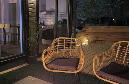 Harwood House | Cozy Private Cabin in Toronto w/Free Parking