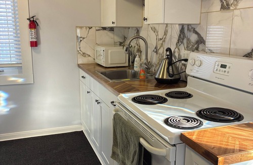 Stettler House | Cozy private entire home in Stettler. Walking distance to commercial areas.