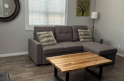 Stettler House | Cozy private entire home in Stettler. Walking distance to commercial areas.