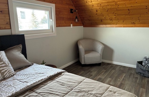 Stettler House | Cozy private entire home in Stettler. Walking distance to commercial areas.