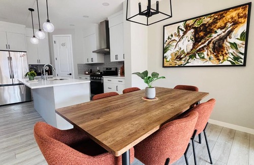 Southeast Calgary House | Cozy Private Room with FREE Snacks & Parking