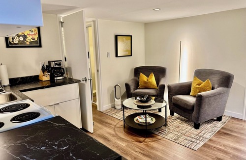 Hastings House | Cozy & Quiet Space in the Heart of East Vancouver