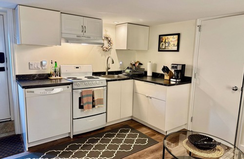 Hastings House | Cozy & Quiet Space in the Heart of East Vancouver
