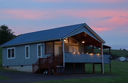 Draper Cabin | Cozy, Romantic Waterfront Cabin on New River 1BS2 - Moonlight Serenade