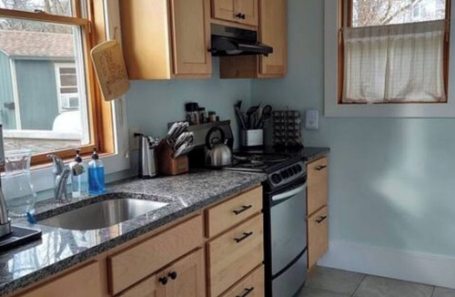 Ithaca House | Cozy & Scenic 2B/1B Artist Retreat on Cayuga Inlet