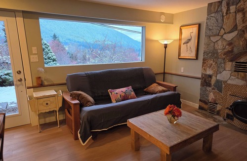 Nelson Apartment | Cozy ski retreat on Copper Mountain w/artist studio. Pet-Friendly!