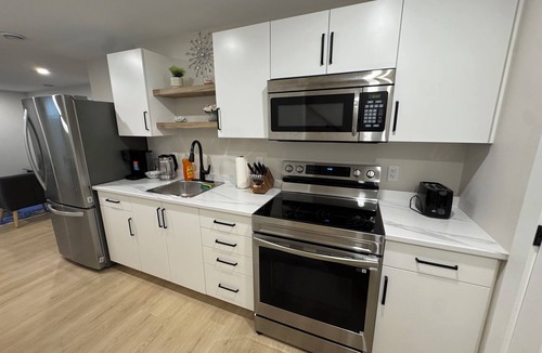 Moncton House | Cozy & Stylish Retreat with Modern Comforts