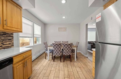 Forestview Apartment | Cozy, Sunny, and Clean Apt 3 bd Free Parking