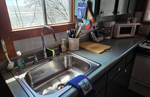 Oscoda Cottage | Cozy Surfside Cottage on Great Lake Huron