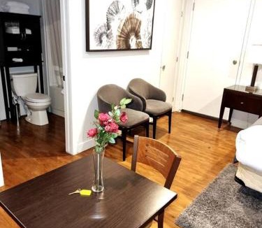 Downtown Gatineau Apartment | Cozy Sweet Studio #1, 10 minutes to D.T. Ottawa