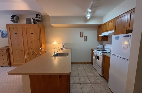 Silver Star Mountain Condo | Cozy top floor fully-equipped Creekside studio condo w/views, near trails