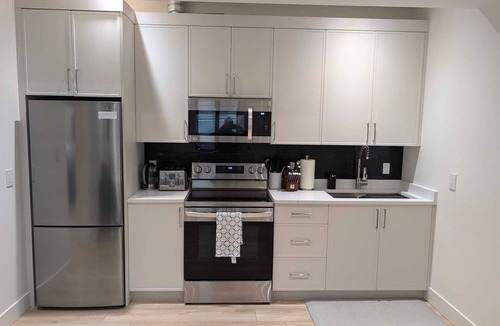 White Rock Apartment | Cozy two bedroom Suite